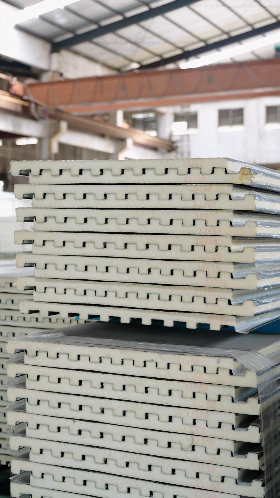 Polyurethane Fireproof Sandwich Panel Aluminum Roof Tile Polyester Powder Enviro